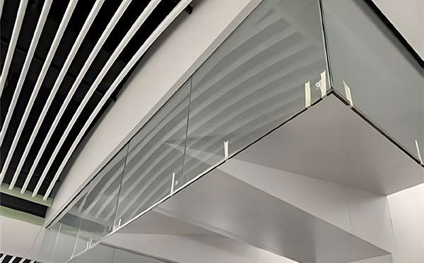 中卫玻璃挡烟垂壁