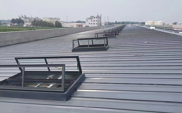 某中学室内体育馆中卫排烟窗改造项目