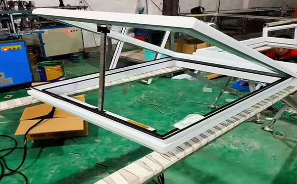 某地下车库出入口中卫排烟窗配置工程