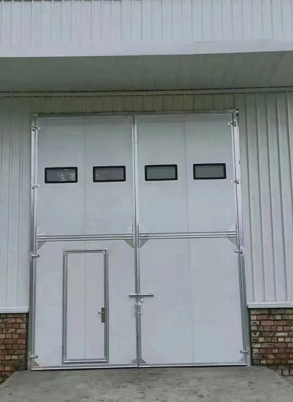 中卫工业门在设备装配车间出入口的实施记录